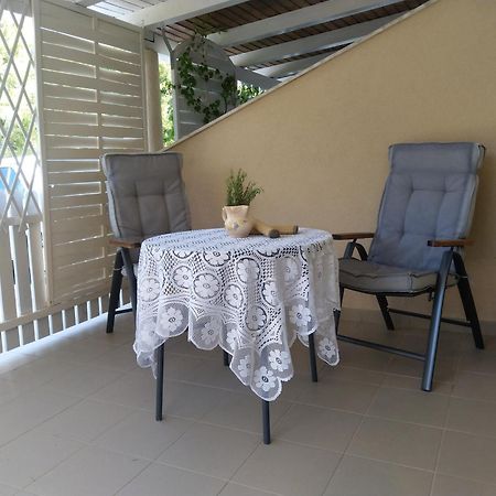 Apartments Edo Вис Екстериор снимка