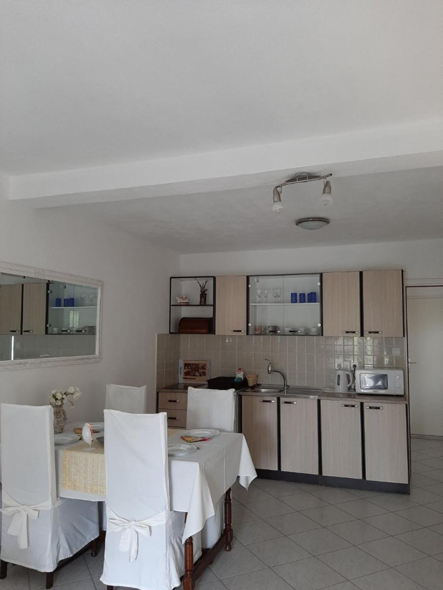 Apartments Edo Вис Екстериор снимка